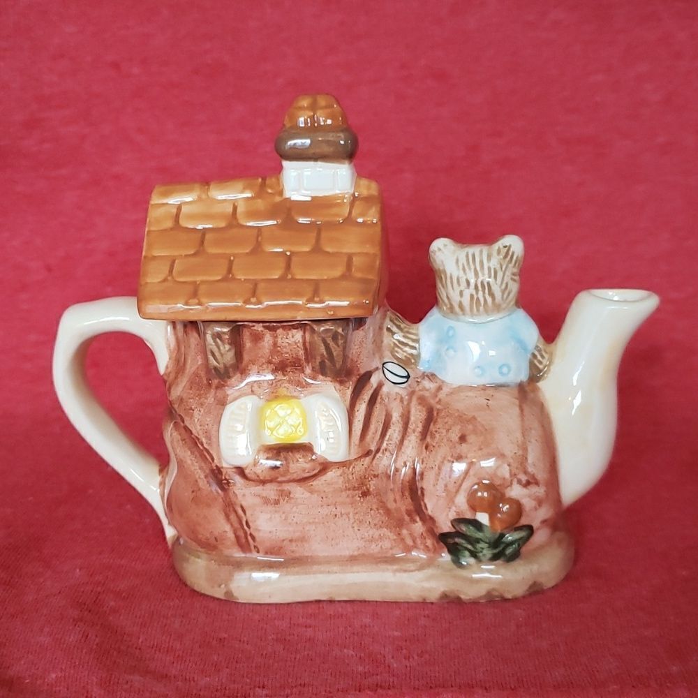 Small Vintage Ceramic Shoe Teapot Tea Pot with Bears - Picture 2 of 8